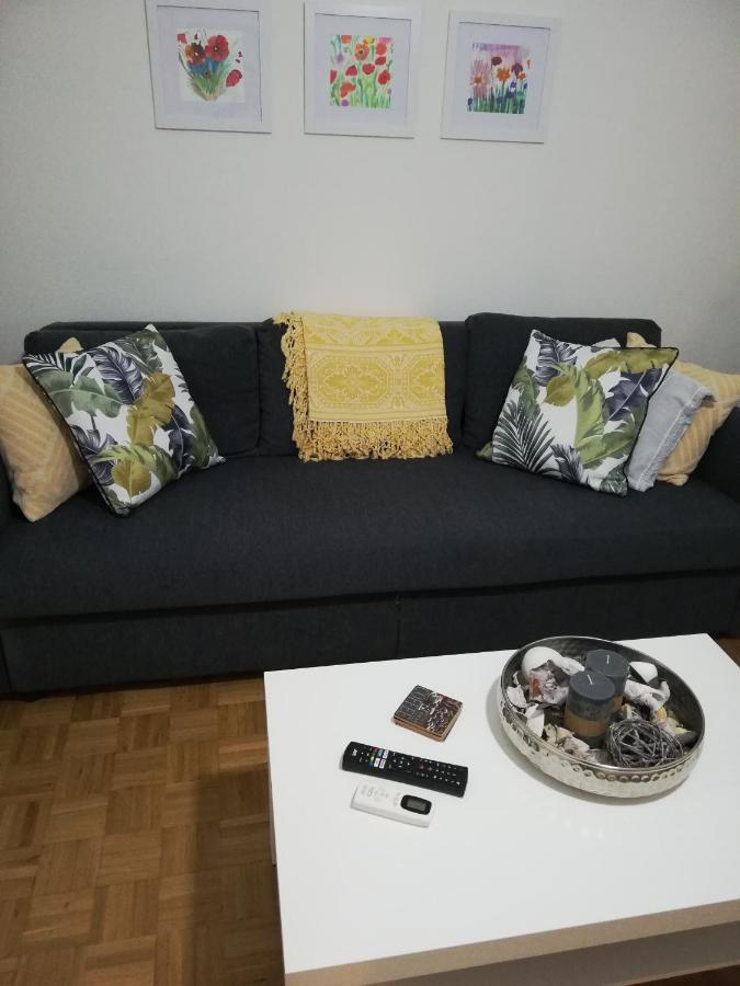 Old Town Furnished Apartment *